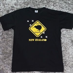 New Zeland kiwi crossing graphic short sleeve tee